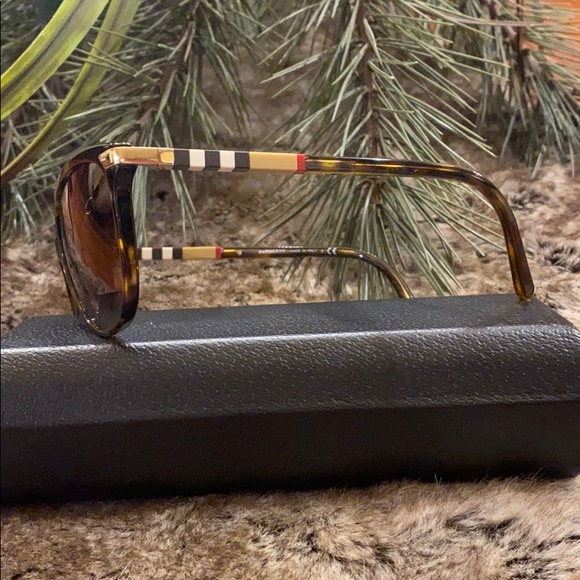 ❤️”NWT, BURBERRY COOL KATZ SUNGLASSES”❤️ - Picture 3 of 10